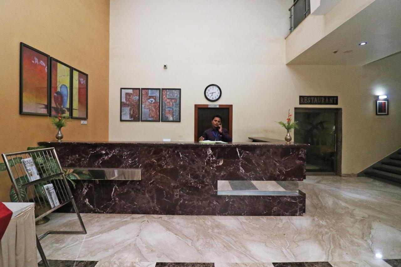 Capital O 40848 Hotel Mirabel Kupand Luaran gambar
