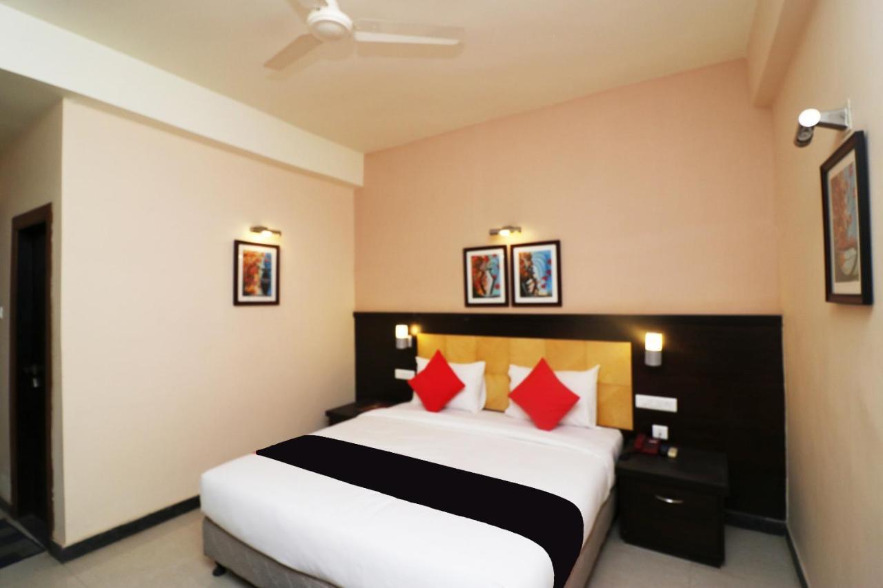 Capital O 40848 Hotel Mirabel Kupand Luaran gambar