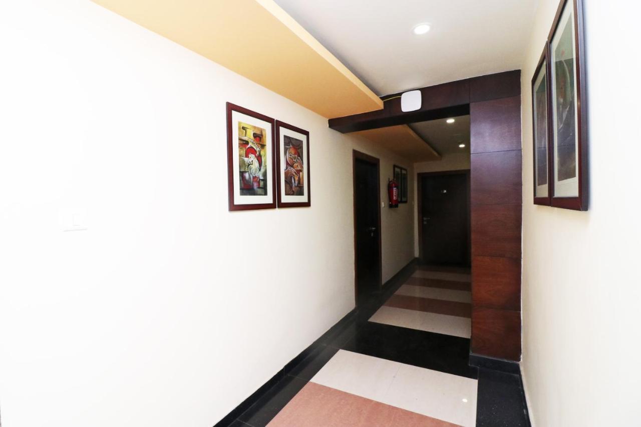 Capital O 40848 Hotel Mirabel Kupand Luaran gambar