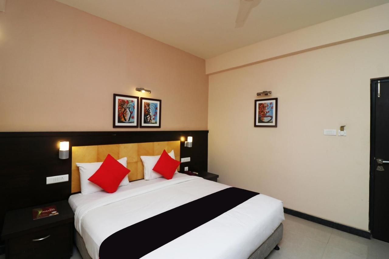 Capital O 40848 Hotel Mirabel Kupand Luaran gambar