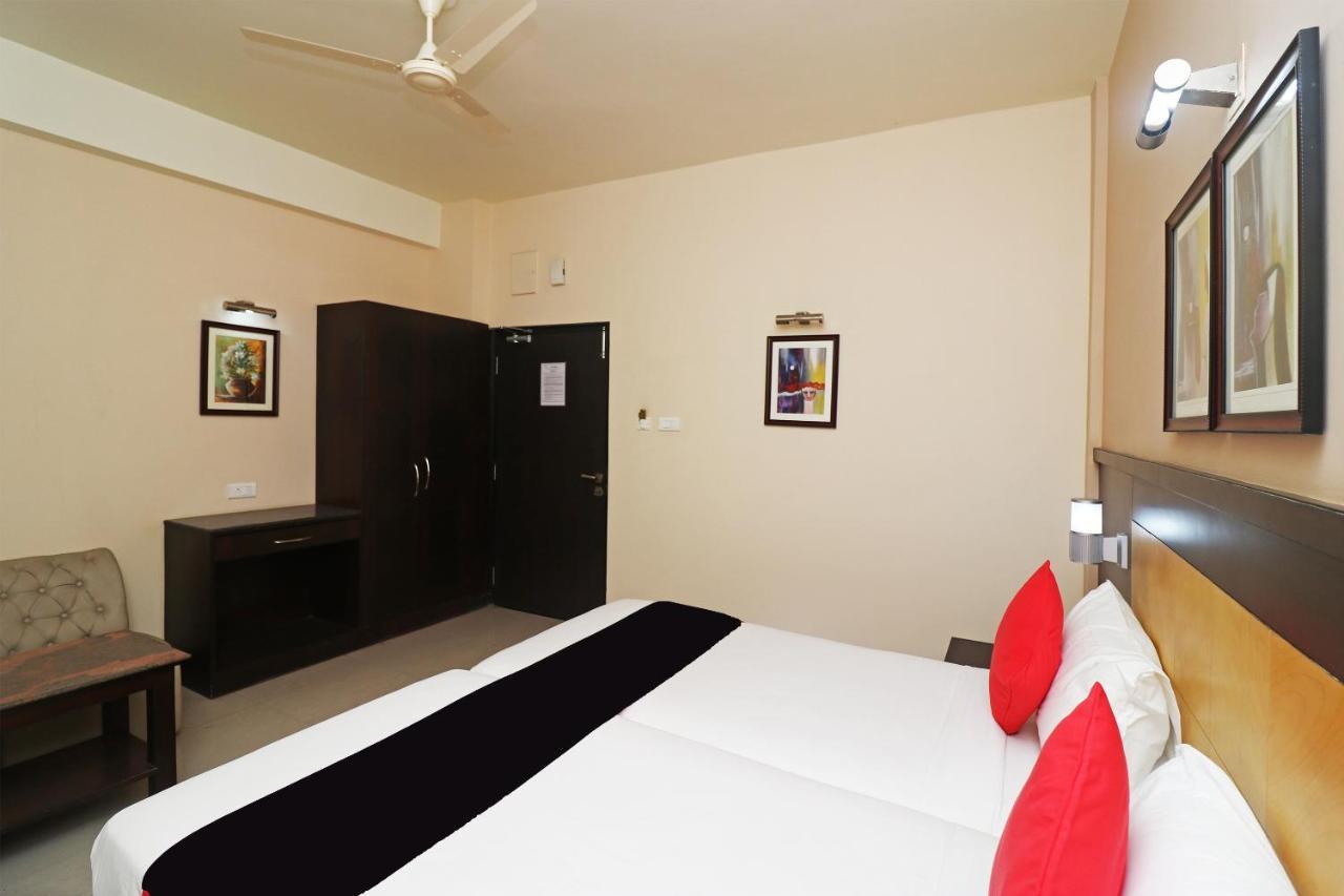 Capital O 40848 Hotel Mirabel Kupand Luaran gambar