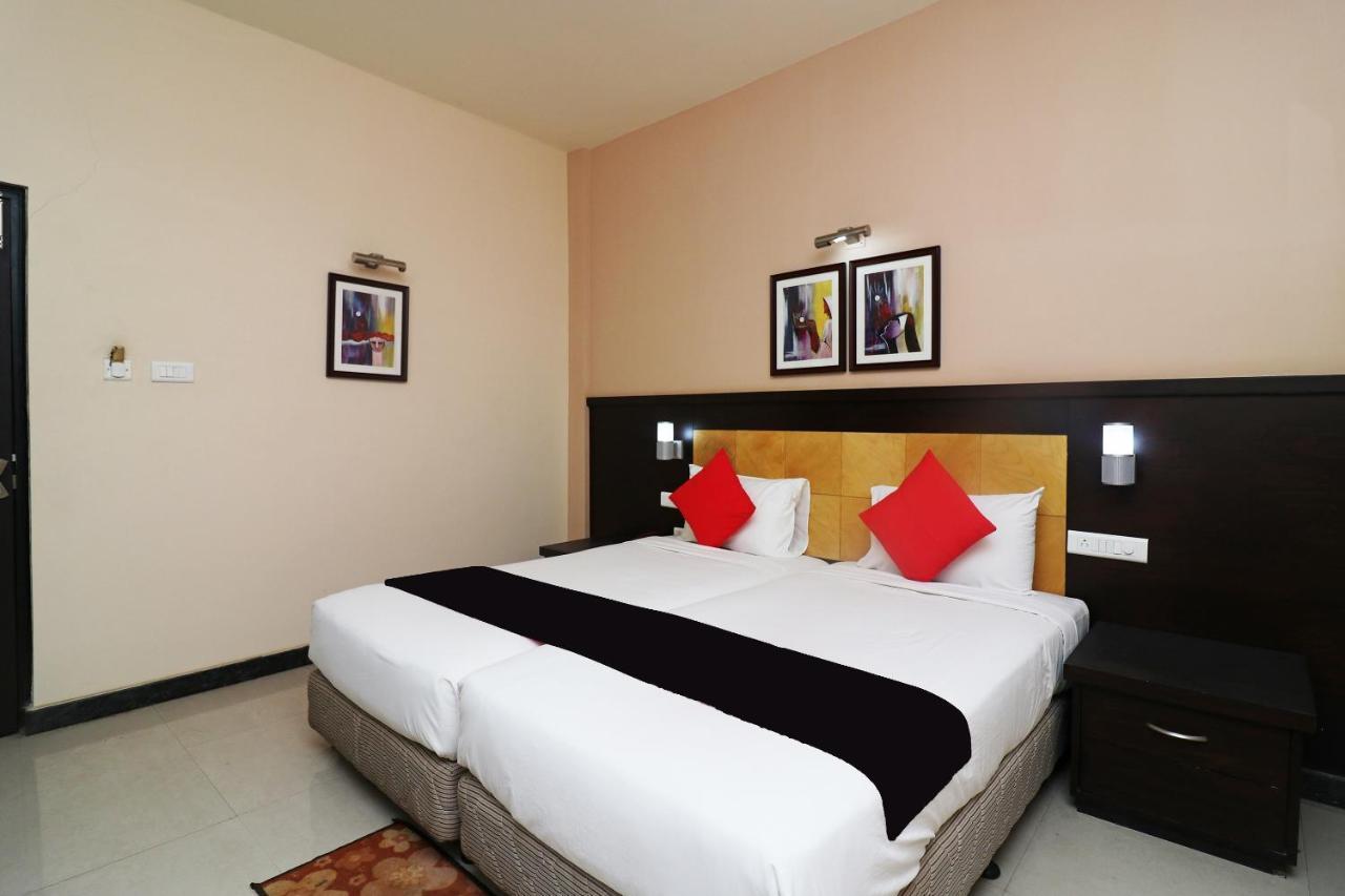 Capital O 40848 Hotel Mirabel Kupand Luaran gambar