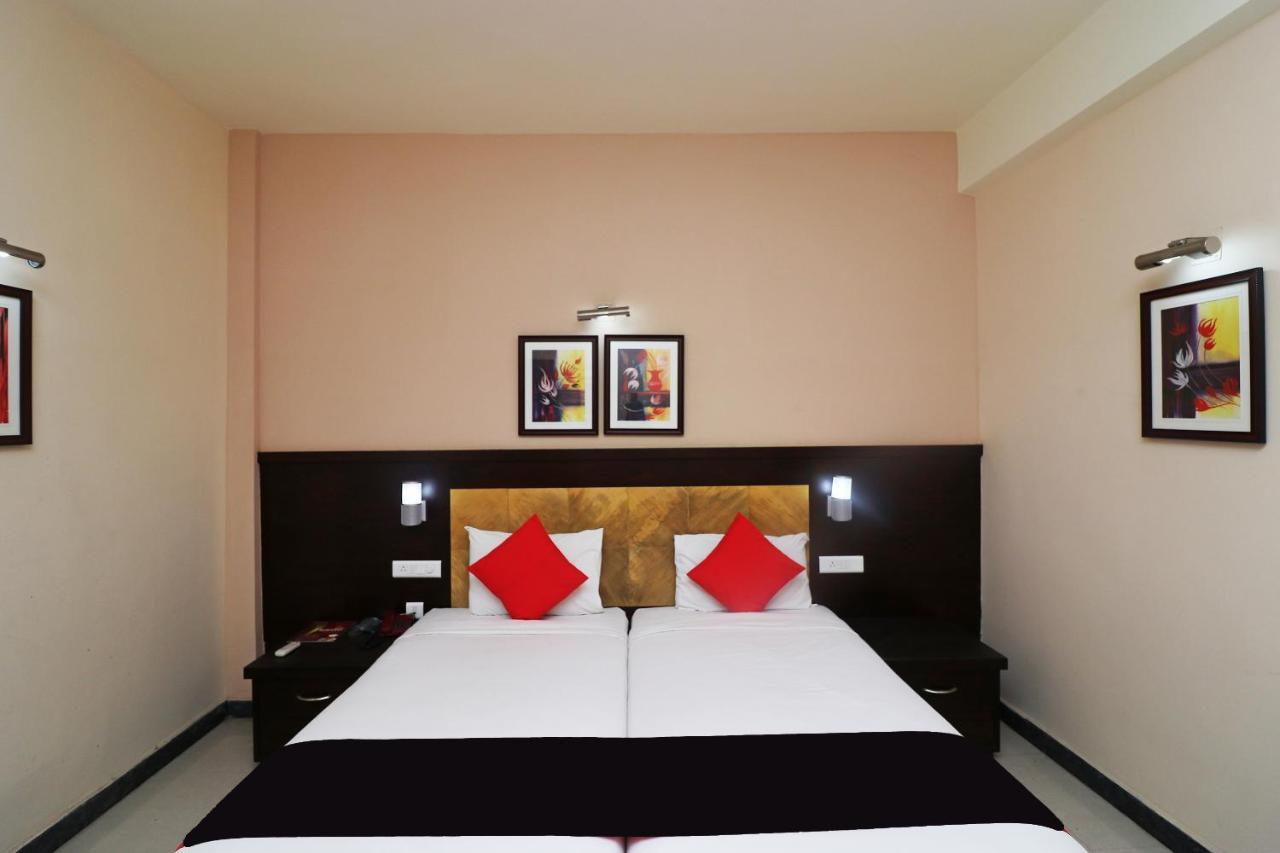 Capital O 40848 Hotel Mirabel Kupand Luaran gambar