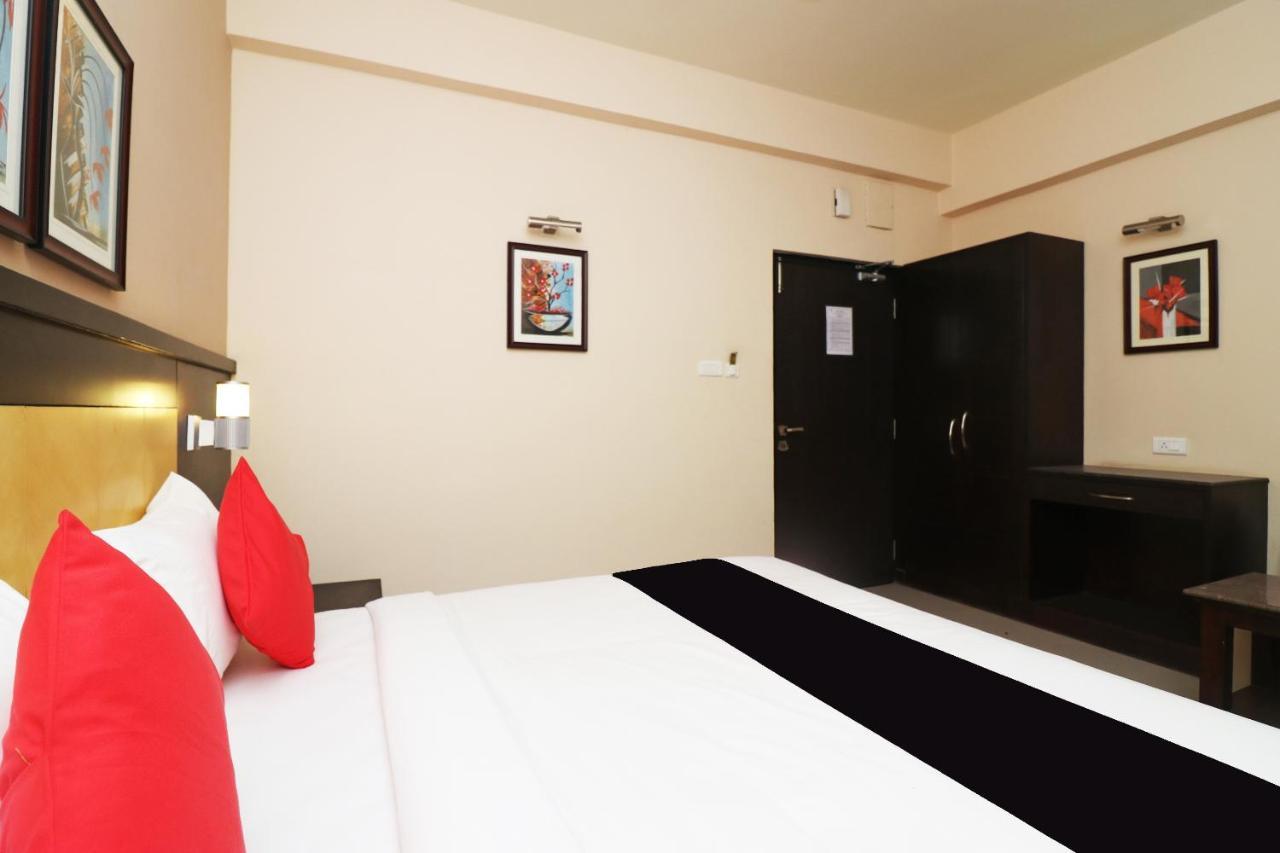 Capital O 40848 Hotel Mirabel Kupand Luaran gambar