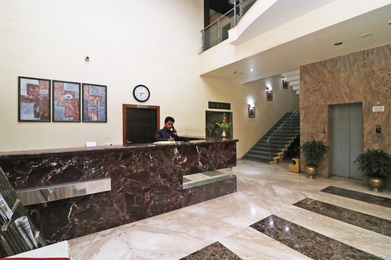 Capital O 40848 Hotel Mirabel Kupand Luaran gambar